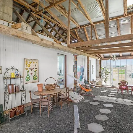 Дом отдыха Cozy In With Kitchen *