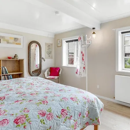 Cozy In With Kitchen Сванеке