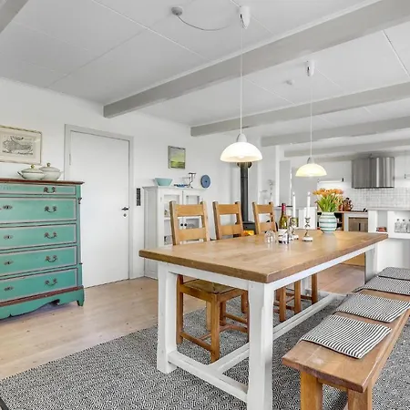 Дом отдыха Cozy In With Kitchen *